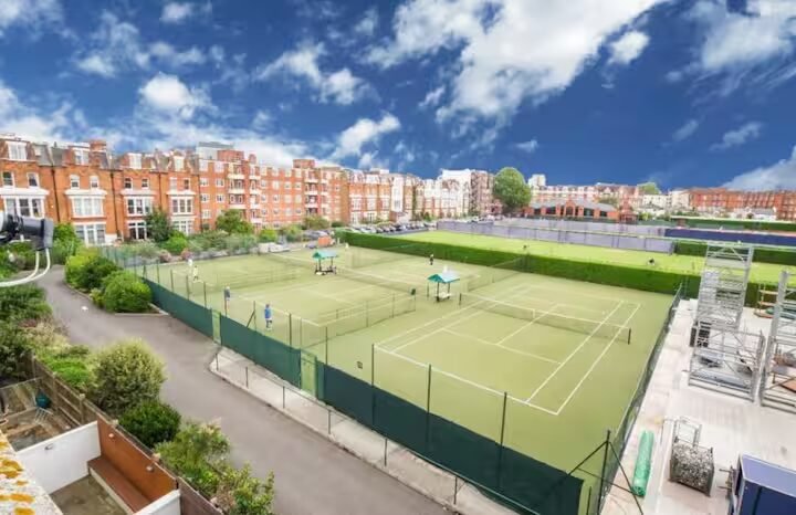 Overlooking The Queen's Club